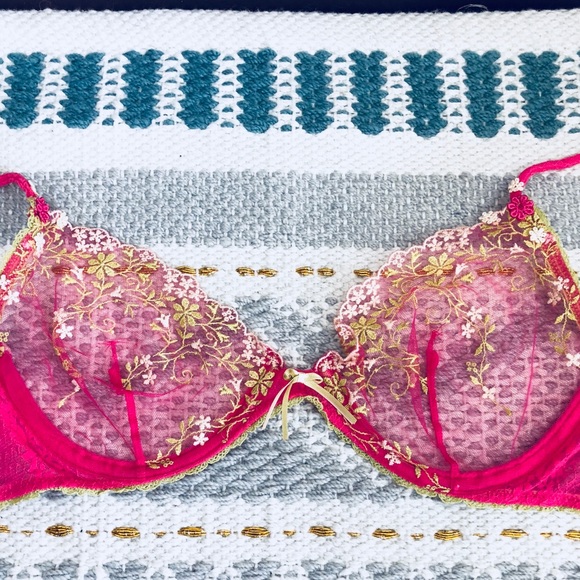 Victoria's Secret Other - Victoria Secret Bra⭐️ FINAL SALE⭐️
